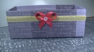 Коробка для хранения из картонной коробки и ткани .
