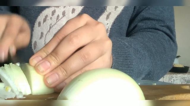 Тушёная капуста с луком, просто объедение! #хочуврек смотреть онлайн