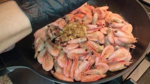 ЖАРЕНЫЕ КРЕВЕТКИ С СОЕВЫМ СОУСОМ И ЧЕСНОКОМ, ВКУСНО И ПРОСТО