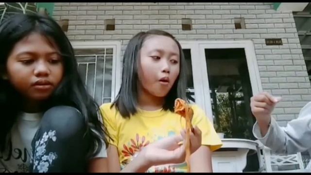 Challenge makan Samyang carbonara смотреть онлайн