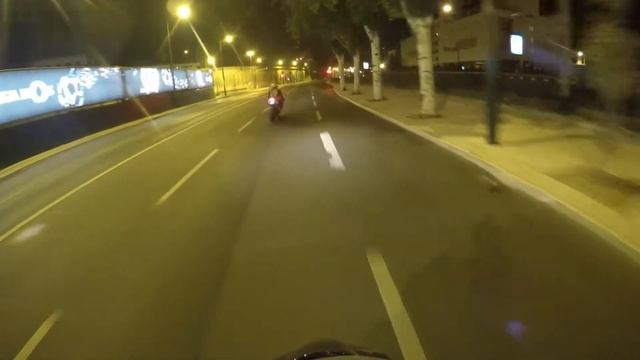 Suzuki GSXR 750 vs CBR 125 RR @ Lisbon смотреть онлайн