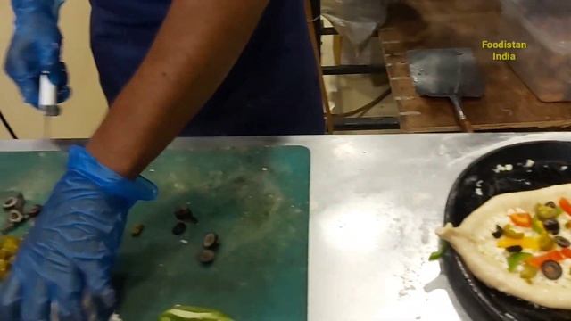 Khachapuri Cooked in an Wood Fired Oven | Georgian Cheese Bread | Street Food of India смотреть онлайн