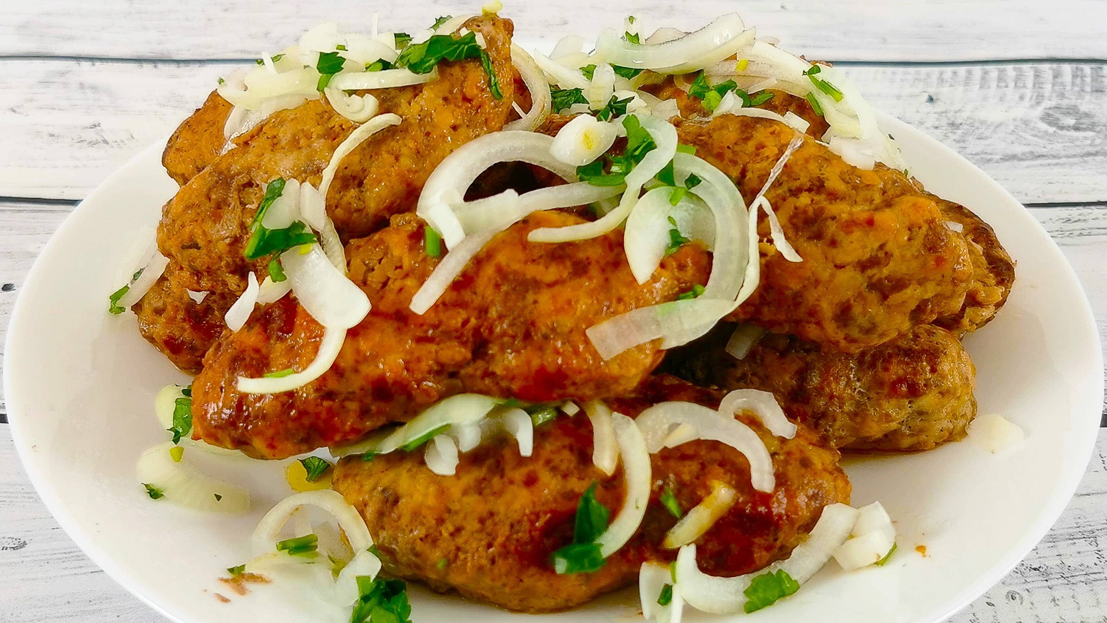 Сочный люля-кебаб на сковороде. Ароматно и очень вкусно смотреть онлайн