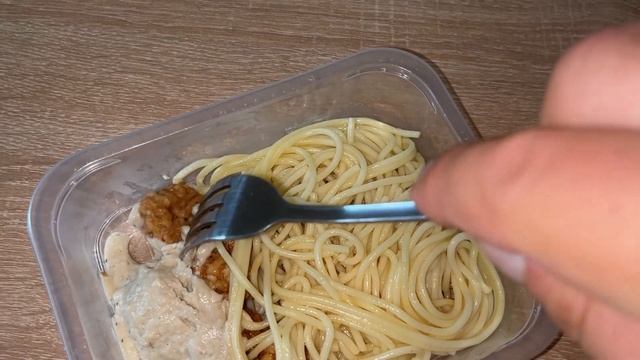 "Свели" Фрикадельки куриные со спагетти под сливочном соусе смотреть онлайн