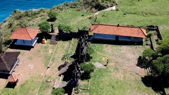 Drone helix at Pura Gili Selang Temple, Bali смотреть онлайн