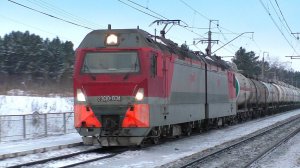 2ЭС10-034 "Гранит" с грузовым поездом следует через о.п. Вершина