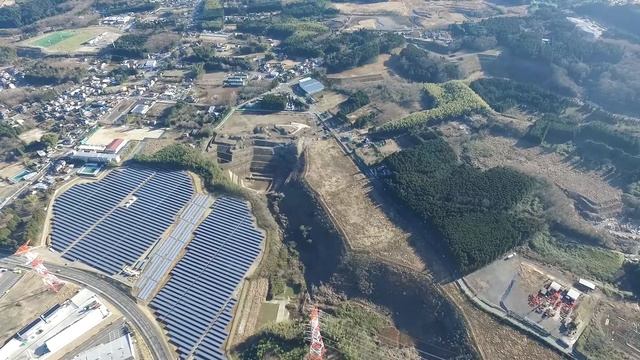DJI Phantom3空撮＠千葉県市原潤井戸太陽光発電所メガソーラー２ смотреть онлайн