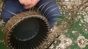 Плету ротангом лежанку для животных