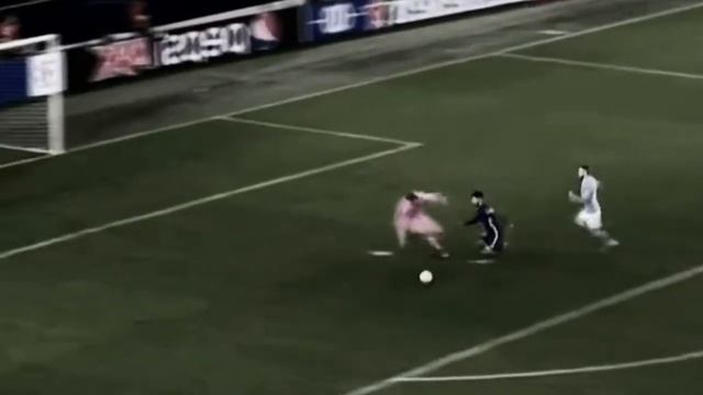 Pulisic recreating Fernando Torre's open goal miss смотреть онлайн