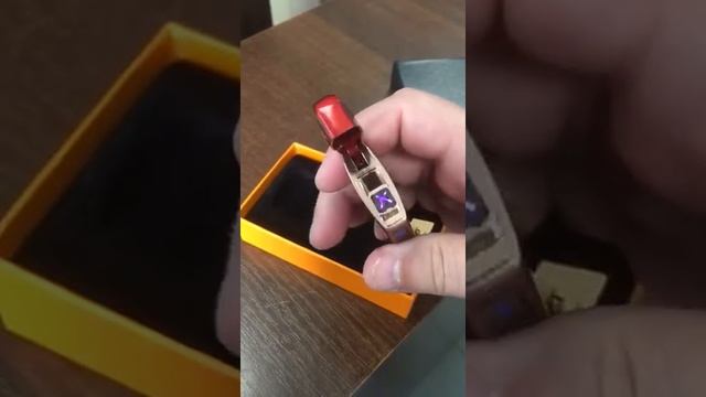 Электроимпульсная USB зажигалка Metallic Red с гербом смотреть онлайн
