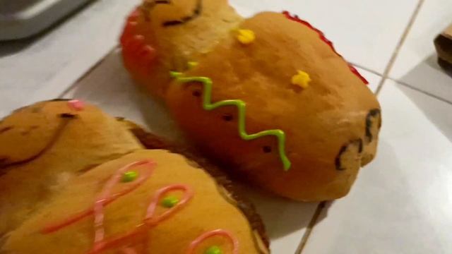 Колада морада, guaguas de pan и праздник в кафе 🇪🇨 #эквадор #праздник #осеннеенастроение смотреть онлайн