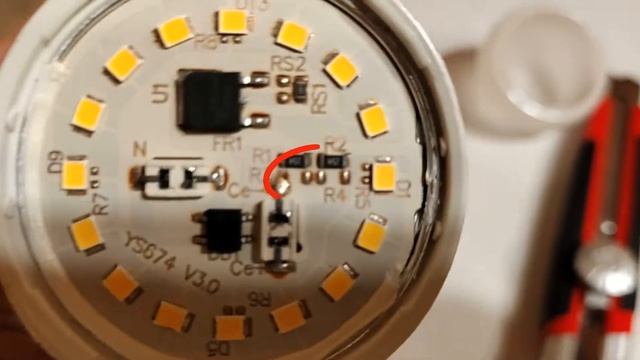 Еле еле горит и светит светодиодная лампа что делать ? смотреть онлайн