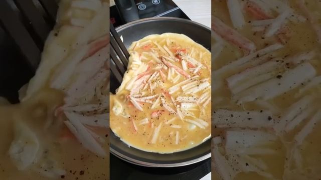 Simple Breakfast Ideas #2: Crab Stick Egg Wrap 🌯 #shorts #crabsticks #eggwrap смотреть онлайн