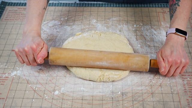 Easy One Hour Cinnamon Rolls (Ooey Gooey) смотреть онлайн