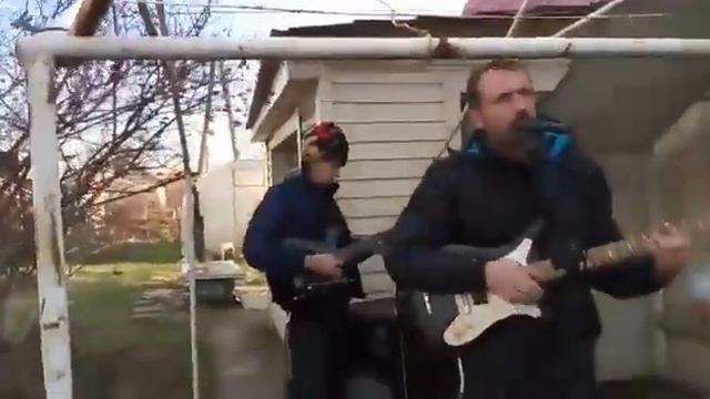 Звук плохой, зато атмосфера передана. Деды, дети, родители, друзья, кошки, стол, баня. Жюри нету ). смотреть онлайн