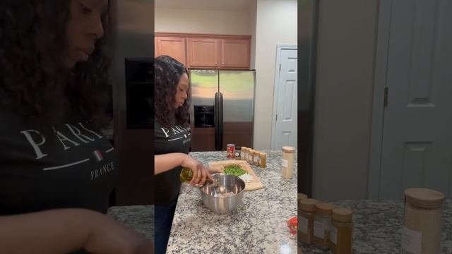 Curry Chicken & Jasmine Rice With Roasted Broccoli #shorts #curryrecipe #currychicken #caribbean смотреть онлайн