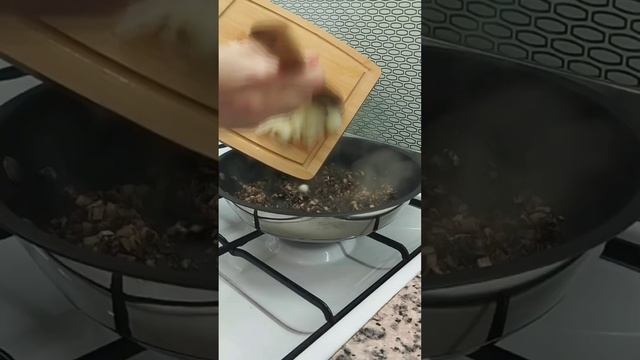 Фаршированные шампиньоны с курицей и сыром в духовке на праздничный стол смотреть онлайн