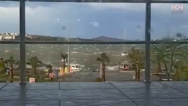 WAVES Destroyed the Boats! 🌊 Severe Storm on the coast of Ayvalik, Turkey смотреть онлайн