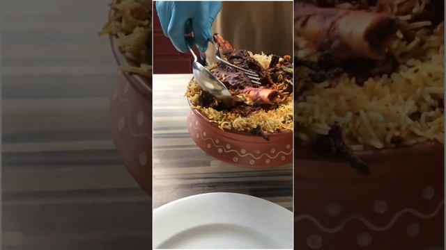 Trying Out Hyderabad's Famous|Nalli Gosht Biryani|At|📍Telengana Spice Kitchen|#ghalatfehmi|#shorts| смотреть онлайн