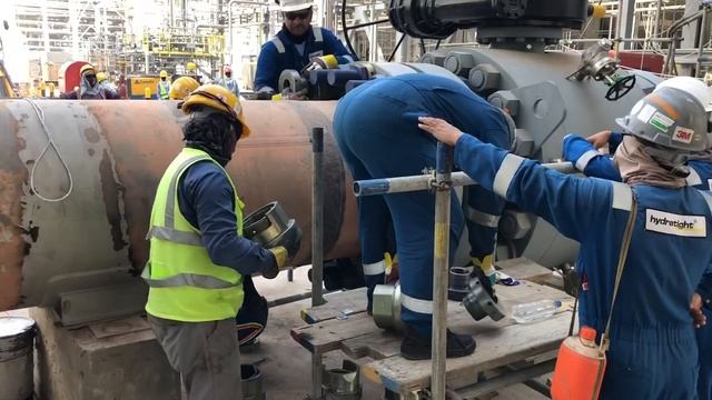 HYDRAULIC BOLT TENSIONING