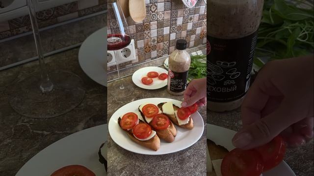 Брускетта или мини пицца  #вечерпослеработы #вкусныерецепты #рецепт #готовлю #еда