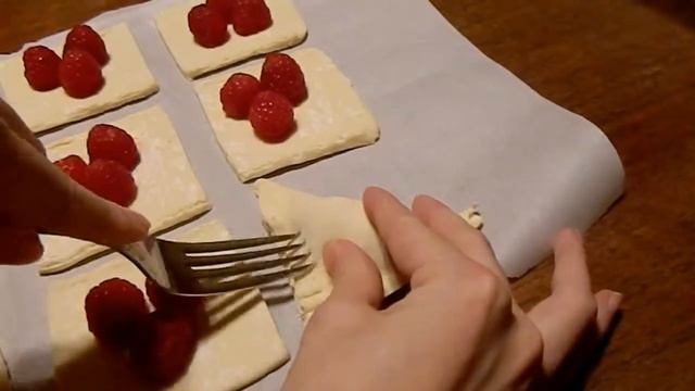 Raspberry Turnovers смотреть онлайн