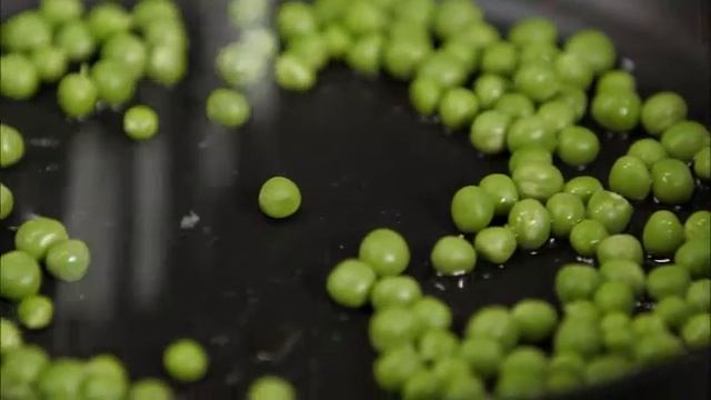 Spinach Fettuccine with Beans, Peas and Pesto | Everyday Gourmet S3 E13 смотреть онлайн