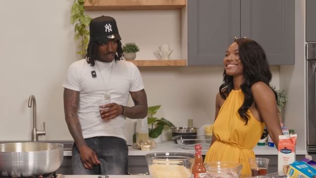 FEEDING STARVING INFLUENCERS FT. DUKE DENNIS смотреть онлайн