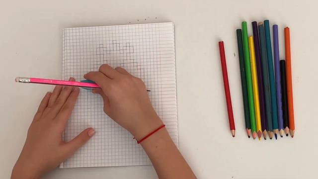 Как рисовать по клеточкам. ЛЯГУШКА 🐸 смотреть онлайн
