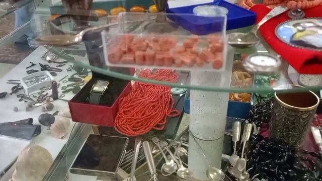 Погода не радует. На Барахолке малолюдно. смотреть онлайн