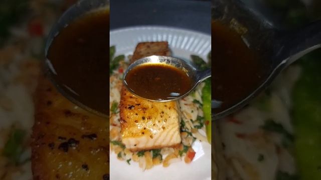 Honey and Soy Glazed Salmon , Pan Seared #youtubeshorts #food #salmon смотреть онлайн