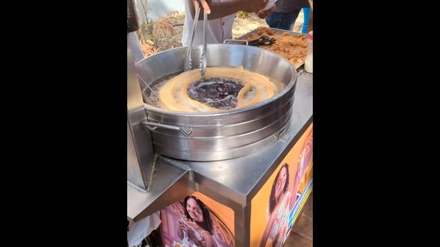 Eating churros in Old Havana, Cuba. A walk in Havana city смотреть онлайн