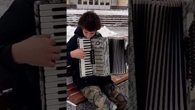 Медленно минуты уплывают вдаль ... смотреть онлайн