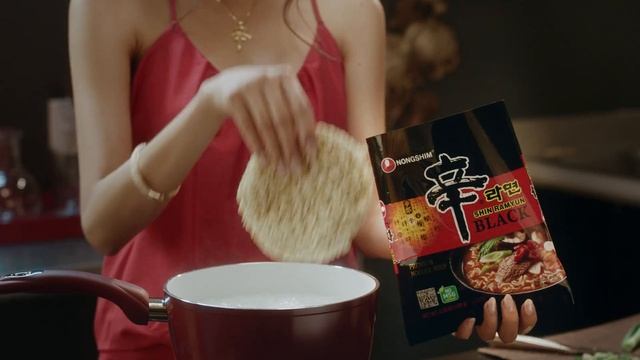 Nongshim Shin Ramyun Black Commercial (Cantonese) смотреть онлайн