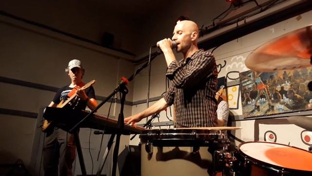 Запрещённые Барабанщики - Живой. Москва. Рюмочная в Зюзино. (04.06.2021). смотреть онлайн