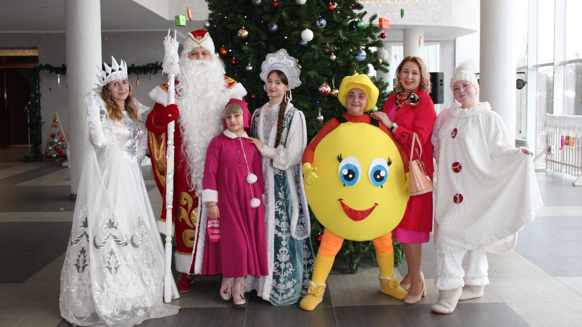 Театрализованное представление «В царстве новогодних сказок» (2024) смотреть онлайн