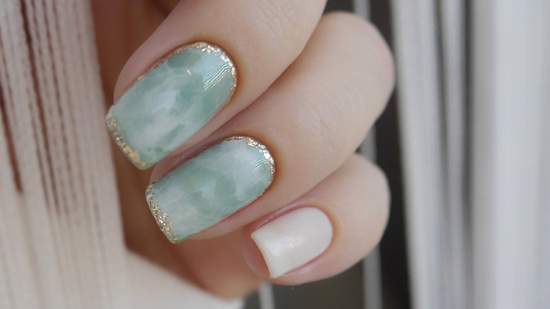 Стильный маникюр, эффект мрамора, натуральные текстуры (обычный лак)