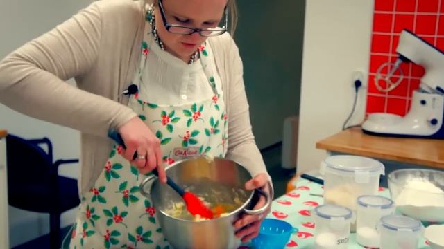 Przepis na najlepsze angielskie ciasto z ananasem смотреть онлайн