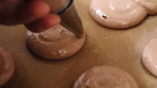 한달에 8000개씩 팔리는 마카롱?! 천연색소로 만드는 조개마카롱 / 8 Clam macarons filled with filling - Korean street food смотреть онлайн