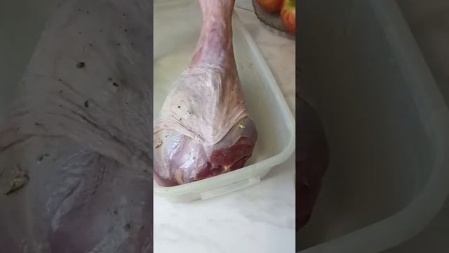 Сочная индейка 🍗#едаэтоискусство#мысливслух#обстановкапокайфу смотреть онлайн