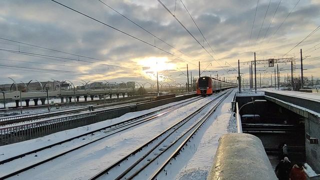 Прибытие ЭС2Г-238 на станцию 