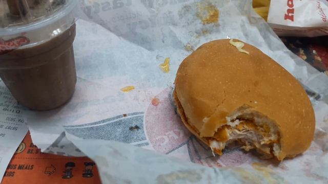 KFC's Smoky Grilled Chicken Burger смотреть онлайн