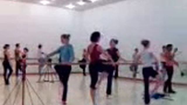 Ballet class. Fondu. Adagio. Grand battement jete смотреть онлайн