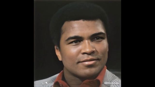 Ожившие фотографии Мухаммеда Али при помощи нейросетей смотреть онлайн