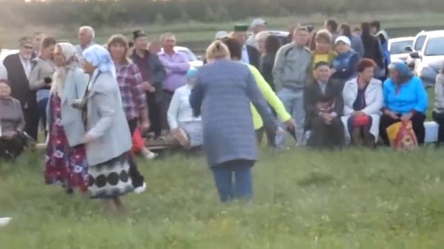 Сабантуй!Капчык сугышы!!Минем апаем ин-ин кочлесе булып чыкты!! смотреть онлайн