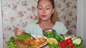 Mukbang/ Stewed cabbage with cutlets/ not ASMR/ Мукбанг/Тушеная капуста с котлетами/ не АСМР