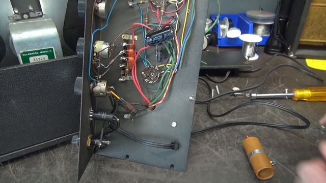 How to replace filter caps Vintage Kalamazoo model 2 tube guitar amp смотреть онлайн