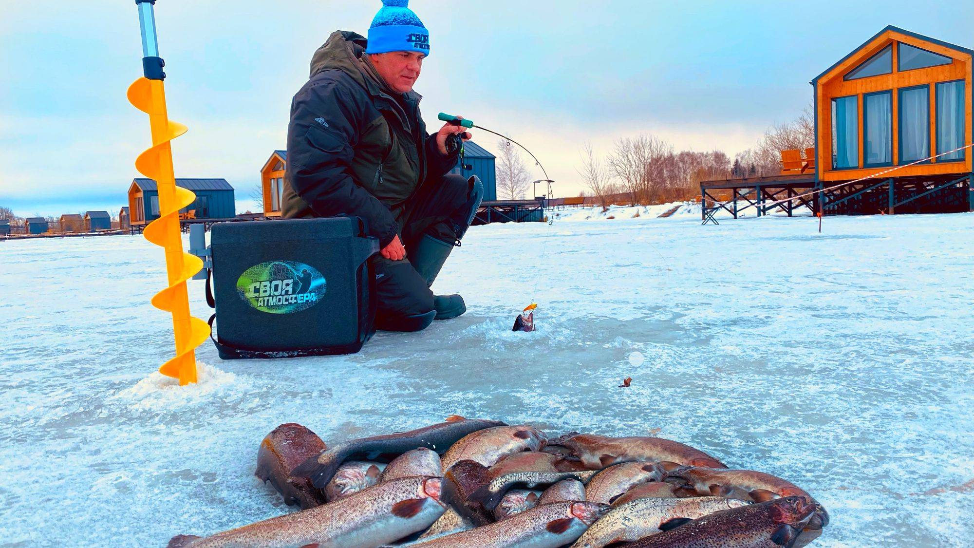 НАЛОВИЛИ ГОРУ ФОРЕЛИ Отличная зимняя рыбалка Ловля форели РК Кутузово смотреть онлайн