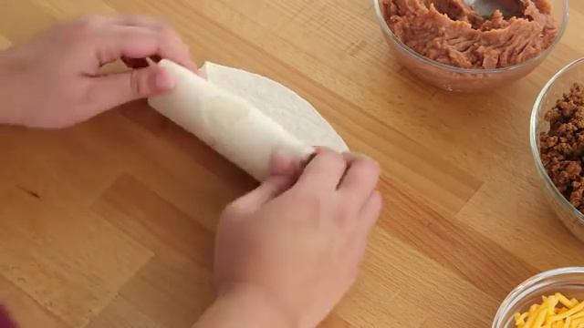 How to Fold a Burrito | My Food and Family смотреть онлайн