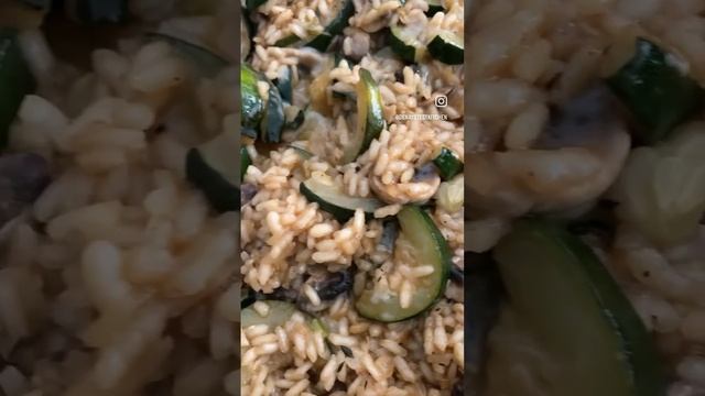Zucchini & Mushroom Risotto #shortsyoutube #food #southernfoodjunkie #risotto #italianfood смотреть онлайн